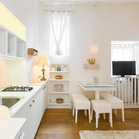 Charming Colosseo Apartment *